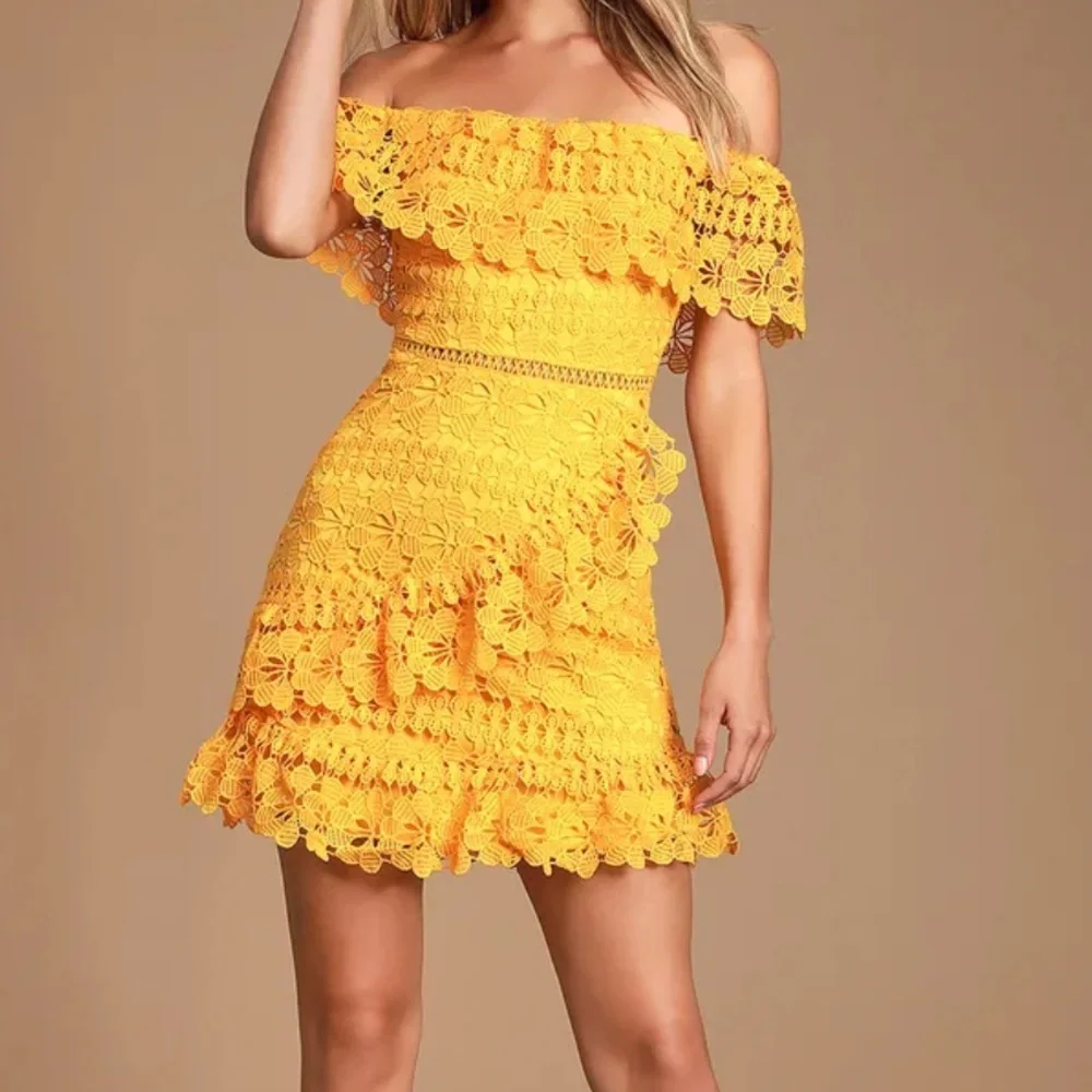 NWT Lulus yellow lace off the shoulder dress - Picture 4 of 6